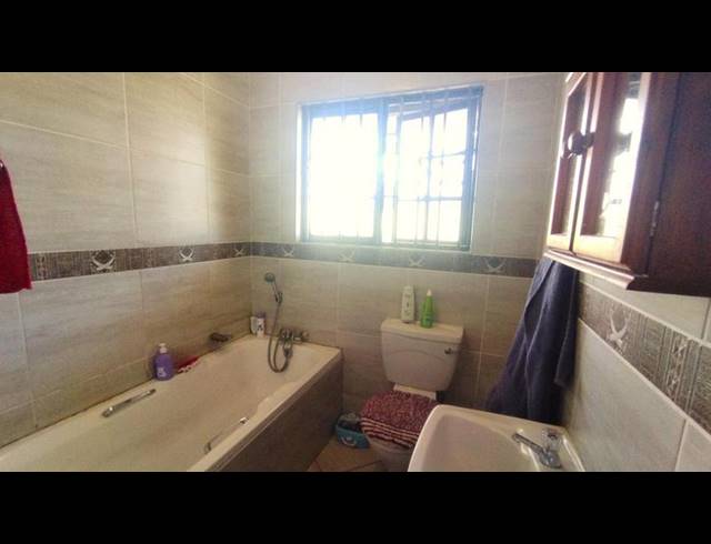 2 BEDROOM TOWNHOUSE FOR SALE IN LINCOLN MEADE